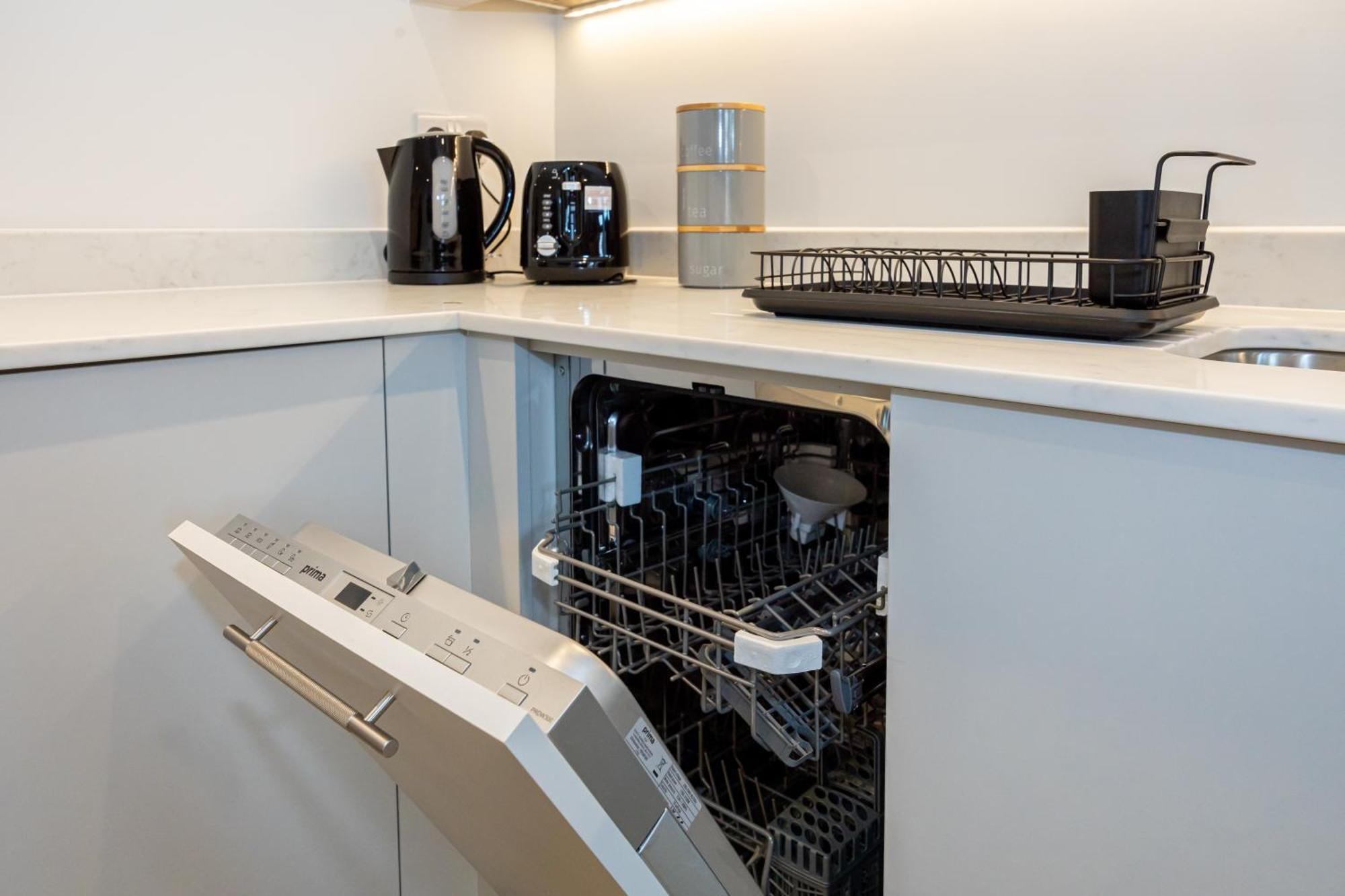 Modern 2 Bed Near Wythenshawe Hospital And Manchester Airport With Parking 外观 照片